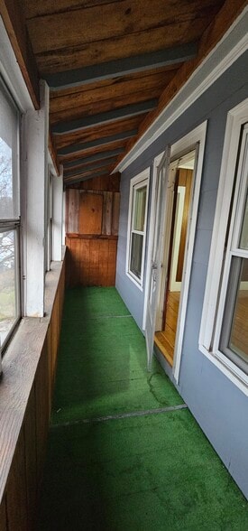 Porch off bedroom 3 - 368 Court St