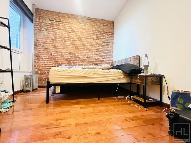 Building Photo - Your 3 Bedroom Apartment W/ Exposed Brick ...
