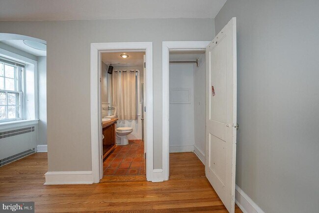 Building Photo - 625 Chelten Hills Dr