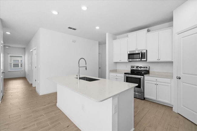 Building Photo - 100 Lake Sinclair St