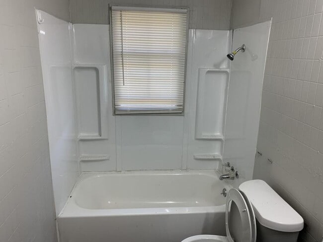 Building Photo - 1610 SE 62nd St