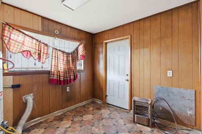 Building Photo - 502 64th St