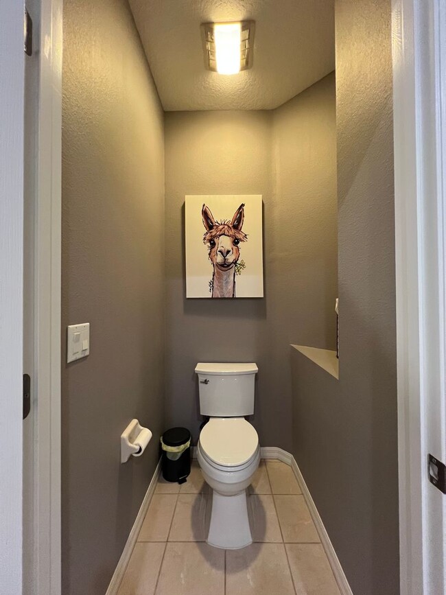 Building Photo - Short Term Rental ** Available 10/1/25 ** ...