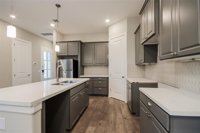 Building Photo - 5102 Royal Heath Dr