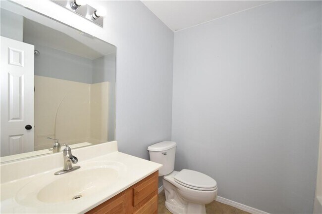 Building Photo - 903 SW Sandrock Rd