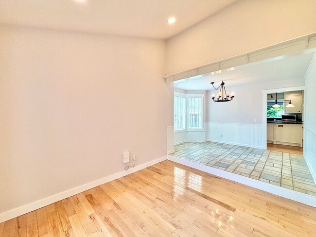 Building Photo - Great SFH for rent in North Rose Hill