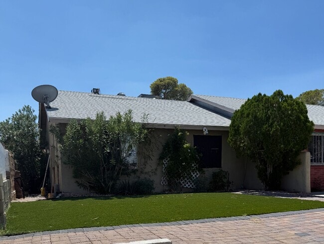 Building Photo - 4 BEDROOMS 2 BATHS HOUSE AVAILABLE FOR RENT