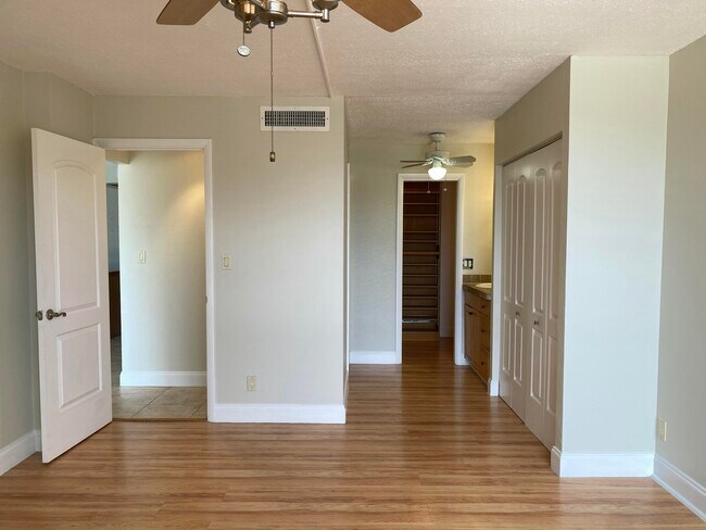 Building Photo - 4 Royal Palm Way
