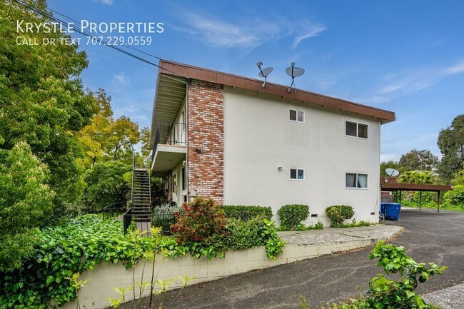 Building Photo - NOW Available In Benicia! 2 BD, 1 BA Condo...