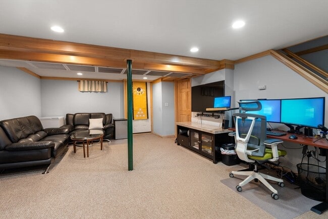 Building Photo - 63 Pine St