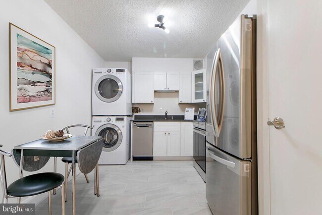 Building Photo - 7420 Westlake Terrace