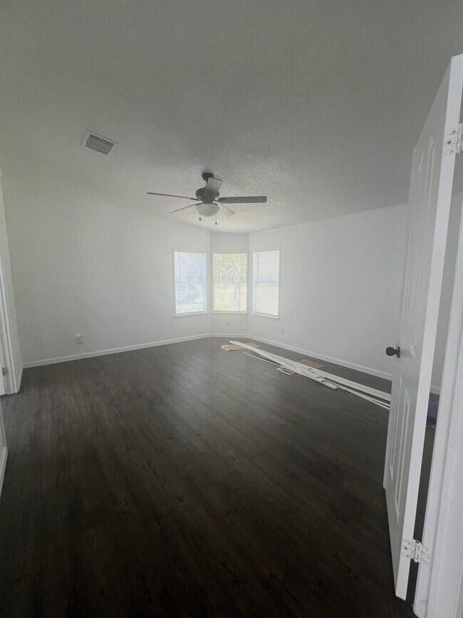 Building Photo - 178 White Oak Dr