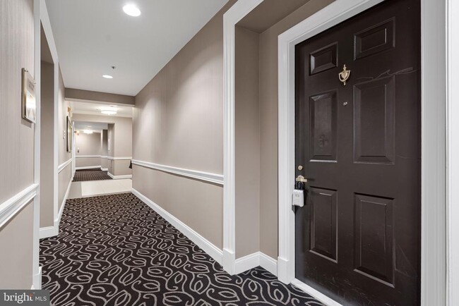 Building Photo - 1625 International Dr