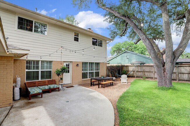 Building Photo - 12523 Briar Forest Dr