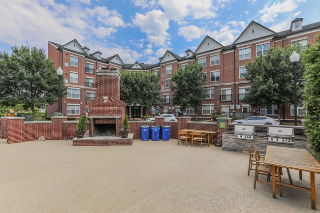 Building Photo - The Brownstones At Englewood South