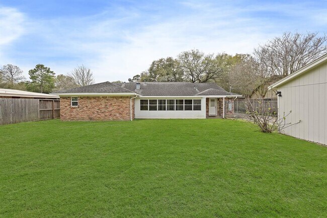 Building Photo - 5618 Bankside Dr