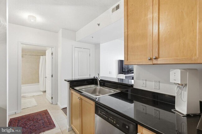 Building Photo - 851 N Glebe Rd