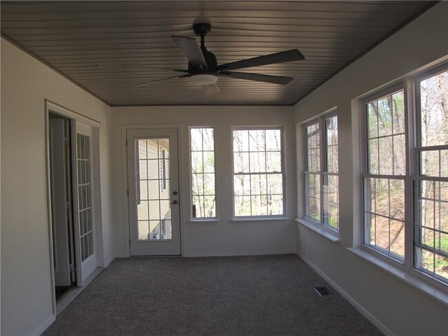 Building Photo - 70 Merritt Dr