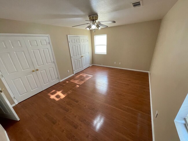 Building Photo - Comfortable Living: 3 Bed 2 Bath Home For ...