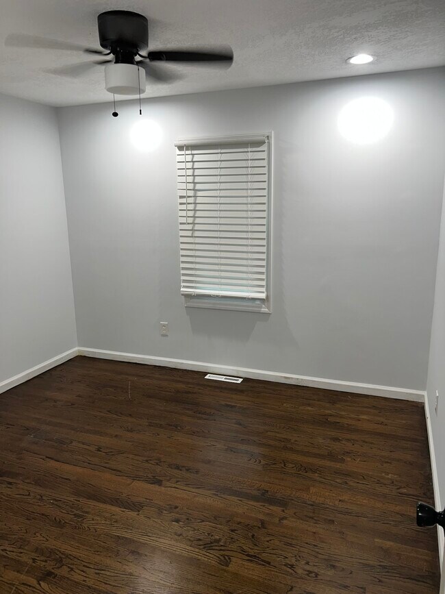 Building Photo - 9316 Fairwood Dr