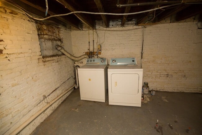Building Photo - Charles Village 3bd/1.5ba Rowhome w/ W/D & A/C! --Available 8/14