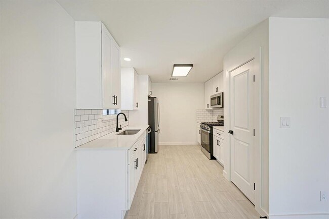 Building Photo - 4910 Wing Rd