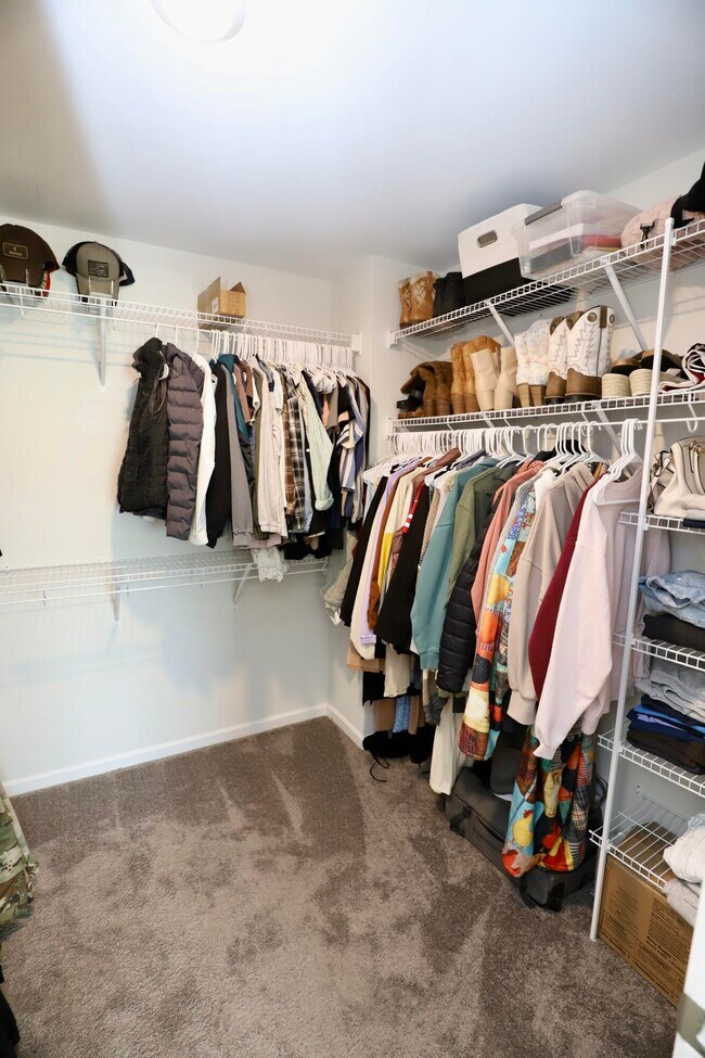 Building Photo - 1052 Ashcroft Cir