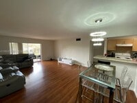 Building Photo - 10357 N Kendall Dr