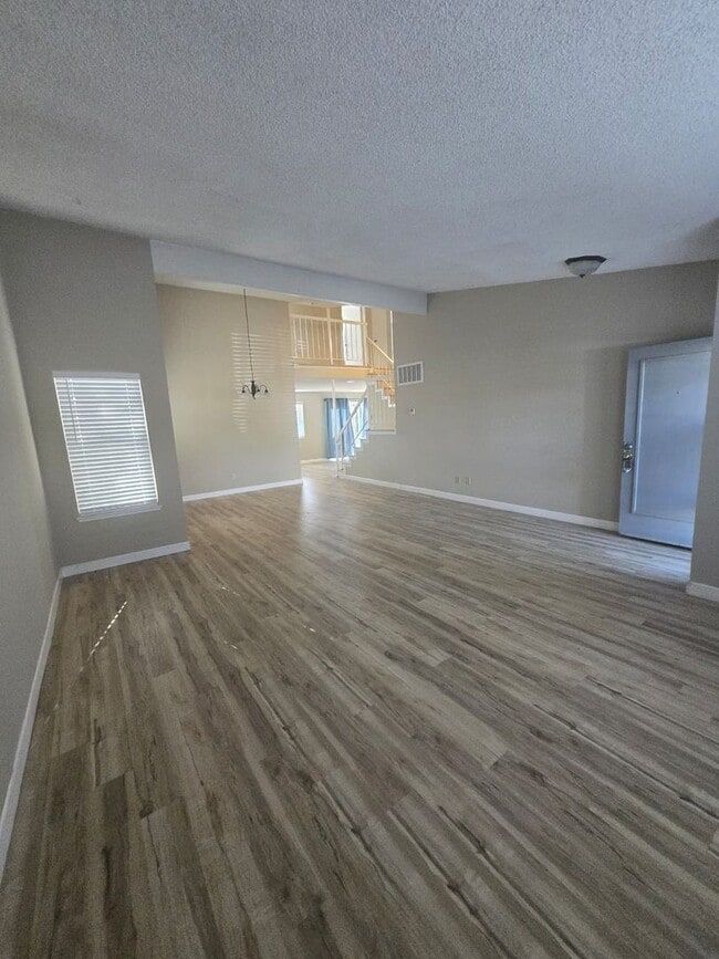 Building Photo - Spacious & Updated 4BD/2.5BA Home in Prime...