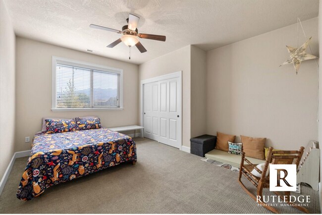 Building Photo - STUNNING 4 Bed/3.5 Bath Home in Talent!!!