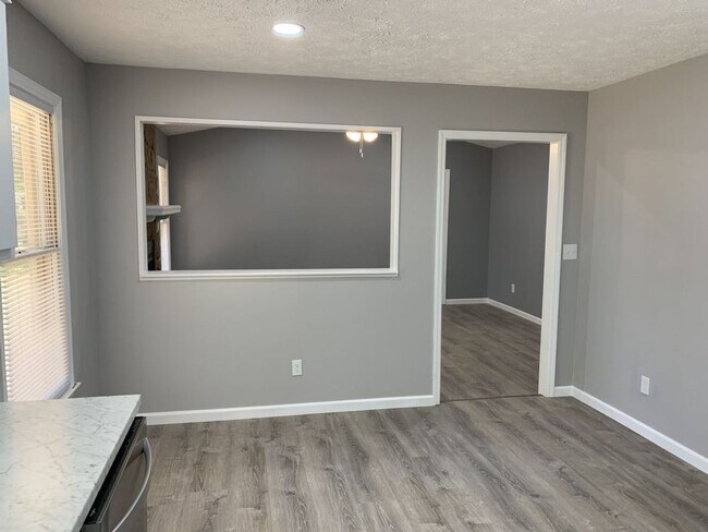 Building Photo - Charming 3 Bed, 2 Bath Home in Fayetteville