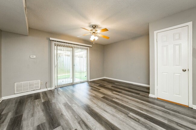 Building Photo - Crestview Apartments