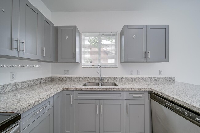 Building Photo - $3,000MONTHLY;14750 NE 7TH AVE #1475 MIAMI...