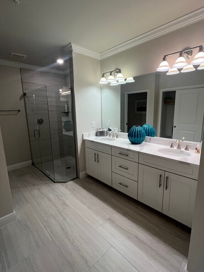 Building Photo - 16352 Viansa Way