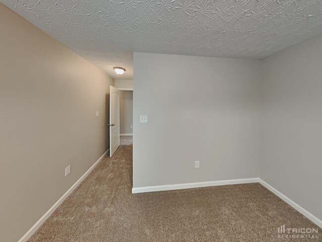 Building Photo - 1032 Wedgewood Ct NE