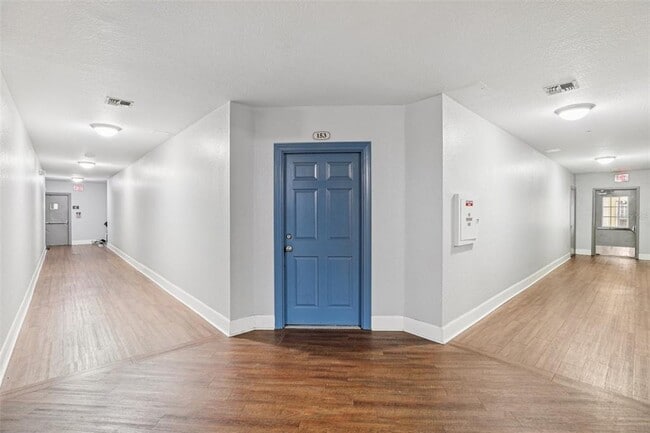 Building Photo - 860 N Orange Ave