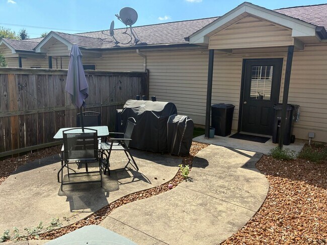 Building Photo - 4207 Gladden Ln