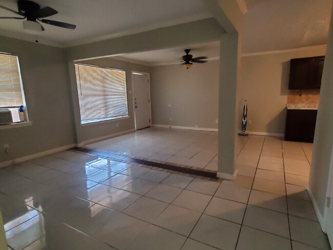Building Photo - 1717 Magnolia Dr