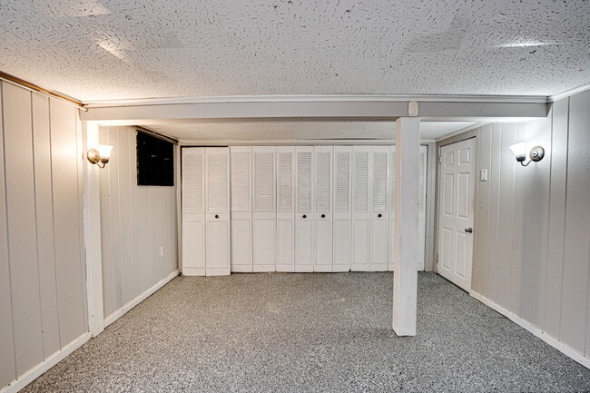 Building Photo - 3235 W 157th St