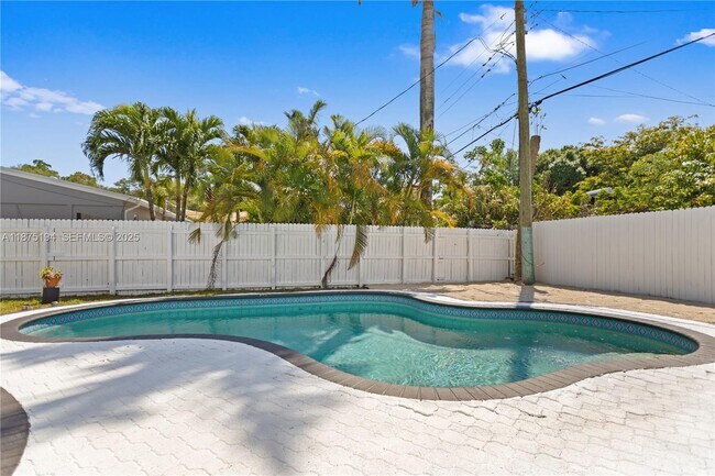 Building Photo - 1524 SW 32nd Ct