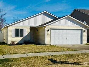 Building Photo - Rancher home!