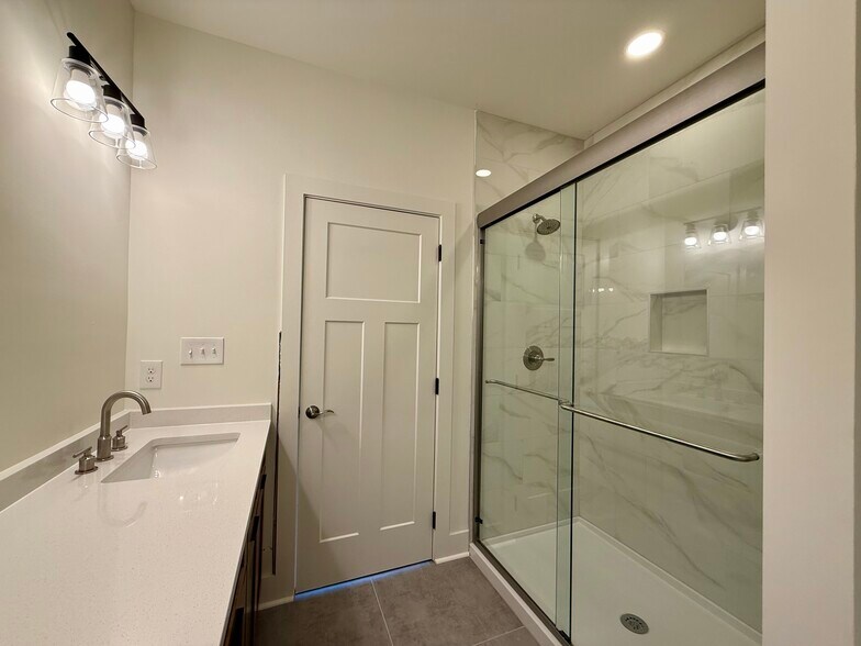 Building Photo - 7413 Westridge Dr