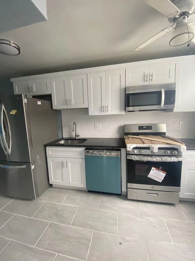 Building Photo - 3 Bedroom and 1 bathroom Row House Availab...
