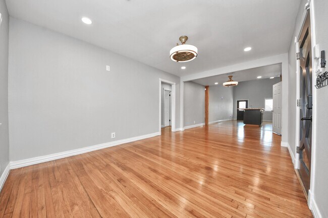 Building Photo - 602 Fostoria Ln