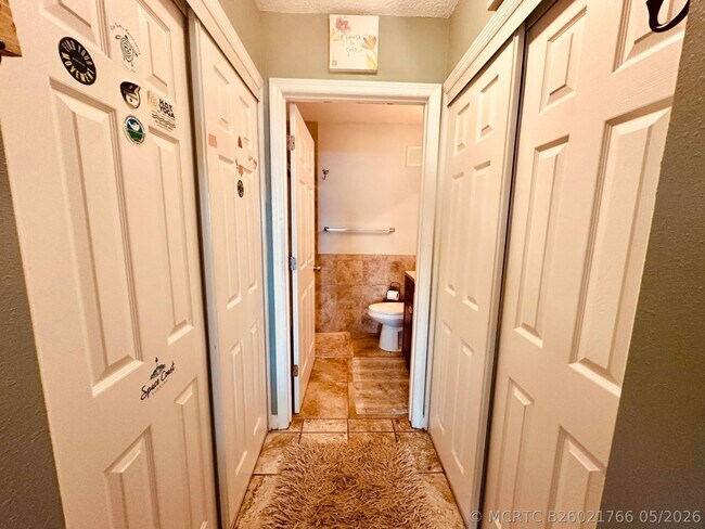 Building Photo - 225 S Tropical Trail