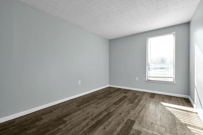 Building Photo - 2 Bedroom Apartment