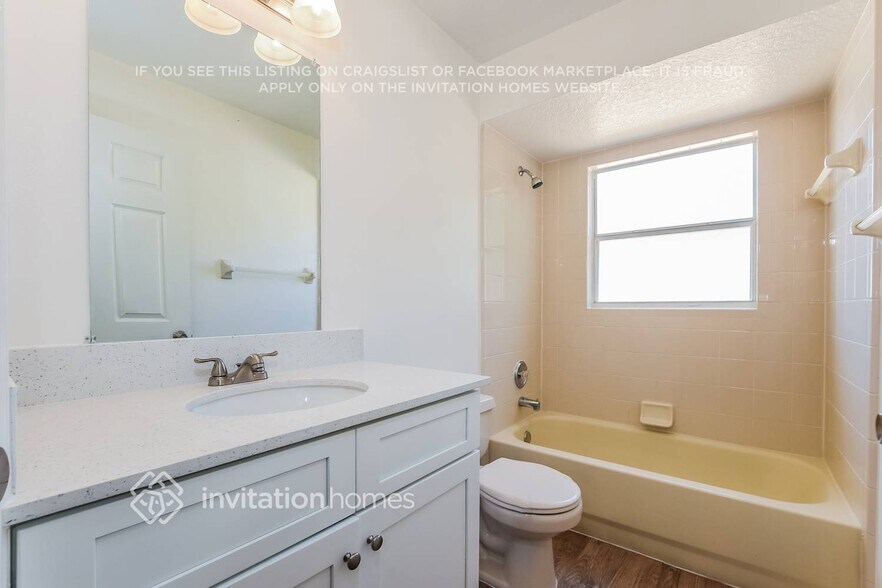 Building Photo - 635 Park Valley Cir