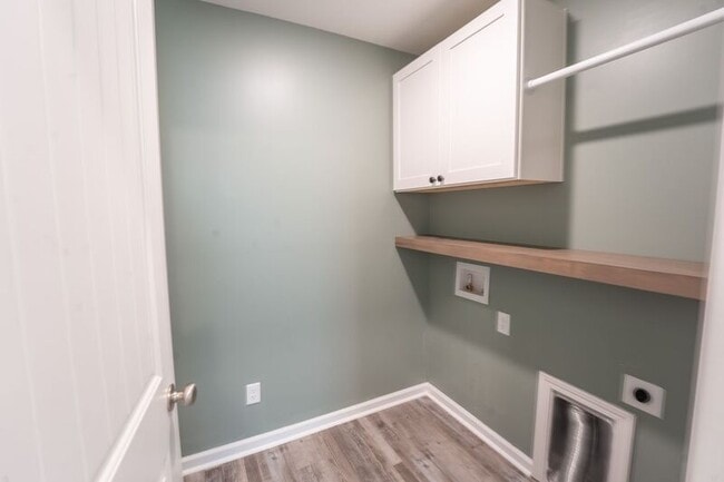 Building Photo - 257 Cromer St