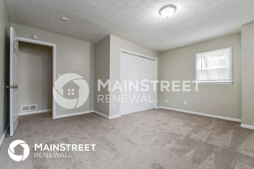 Building Photo - 6112 Lakeshore Dr SE