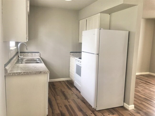 Building Photo - 419 S Cleveland St